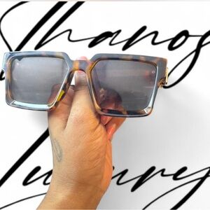 Stylish Tortoise Shell Women's Glasses